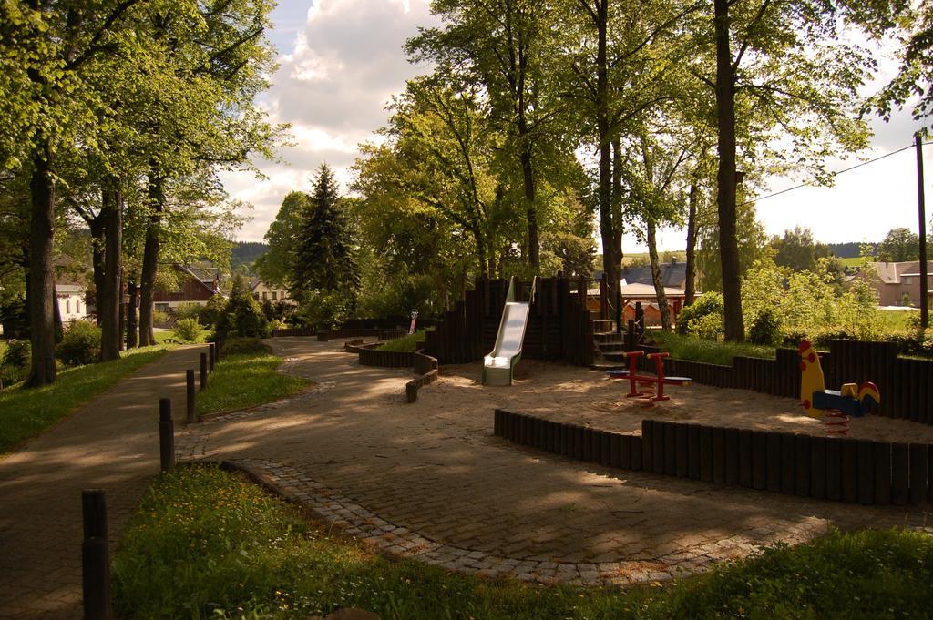 Landgasthof "Am Park" Crottendorf Exterior photo